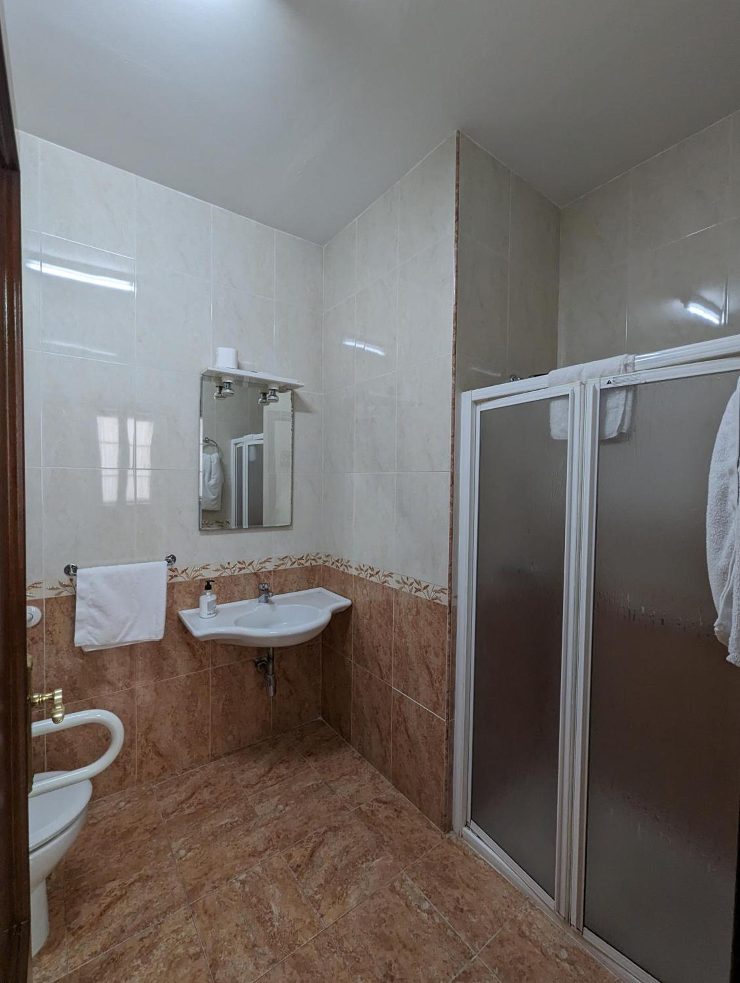 Pension Ciudad Navarro Ramos グラナダ エクステリア 写真