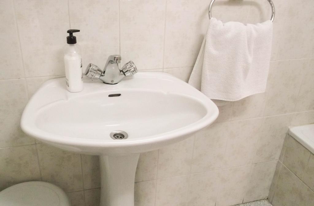 Pension Ciudad Navarro Ramos グラナダ 部屋 写真
